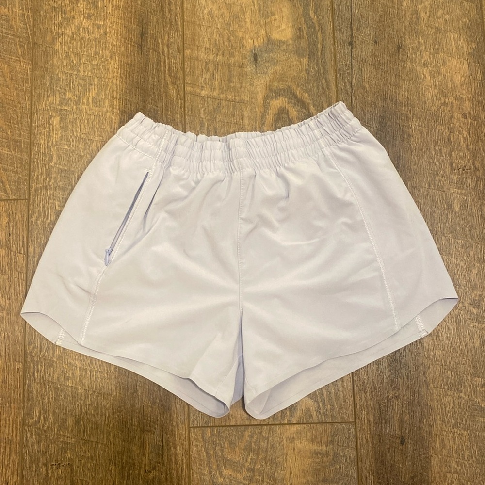 Athleta Heart the Hustle 2.5 Lilac Shorts